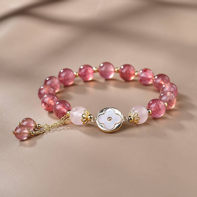 Lucky Love：Strawberry & Rose Quartz Four-Leaf Clover Bracelet